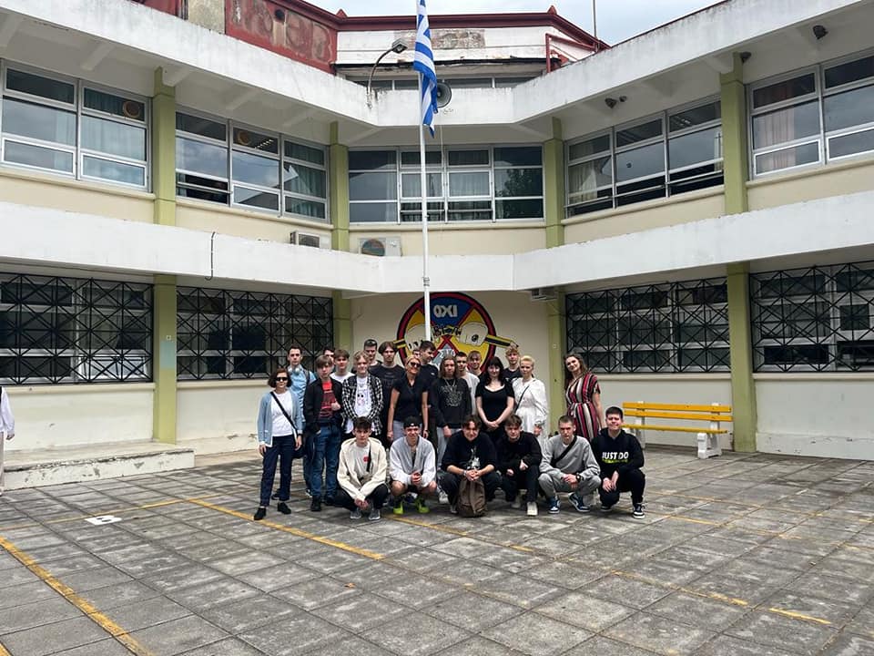 A photo showing a group of teenagers who worked on this project.